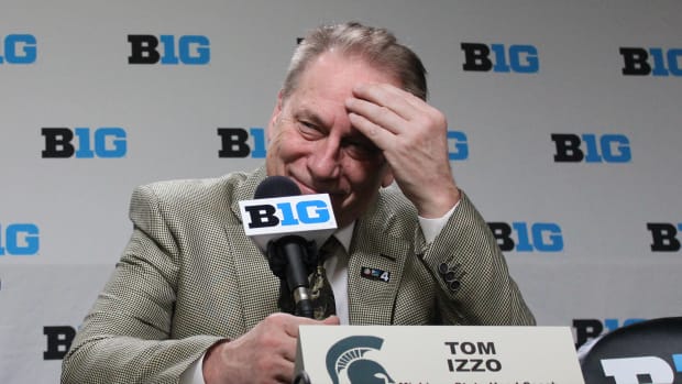 31519 Tom Izzo Presser